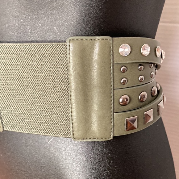 BEAUTIFUL BELT STUDDED EMBELLISHED DETAILS - Picture 7 of 14